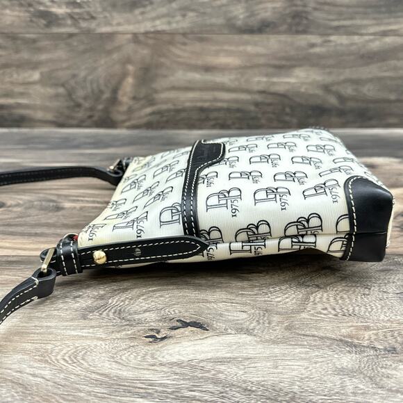 Dooney & Bourke Logo Crossbody Bag Purse White Black Leather Trim Strap - Picture 7 of 14